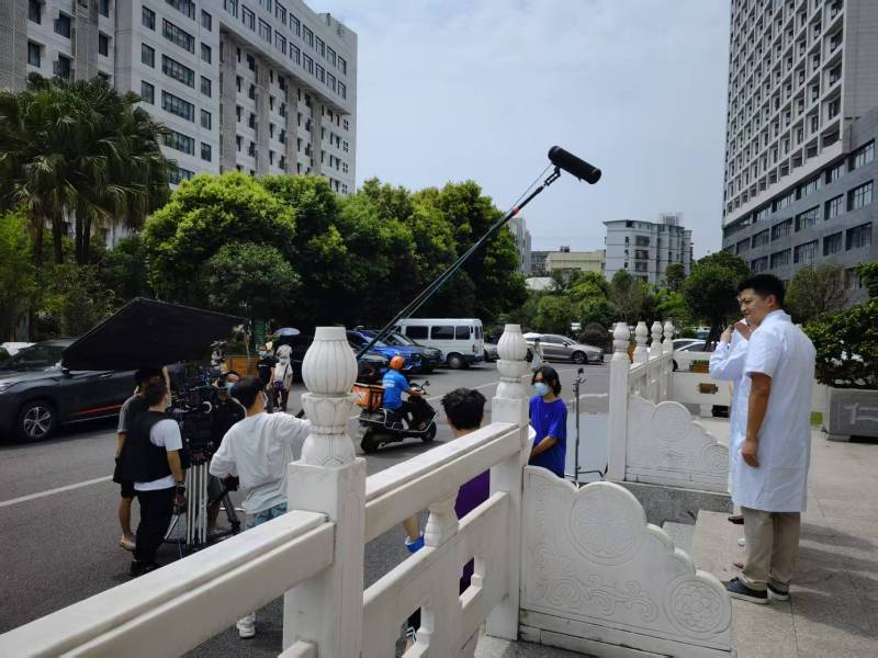 治多县广告片拍摄公司低成本实现高规格制作的诀窍